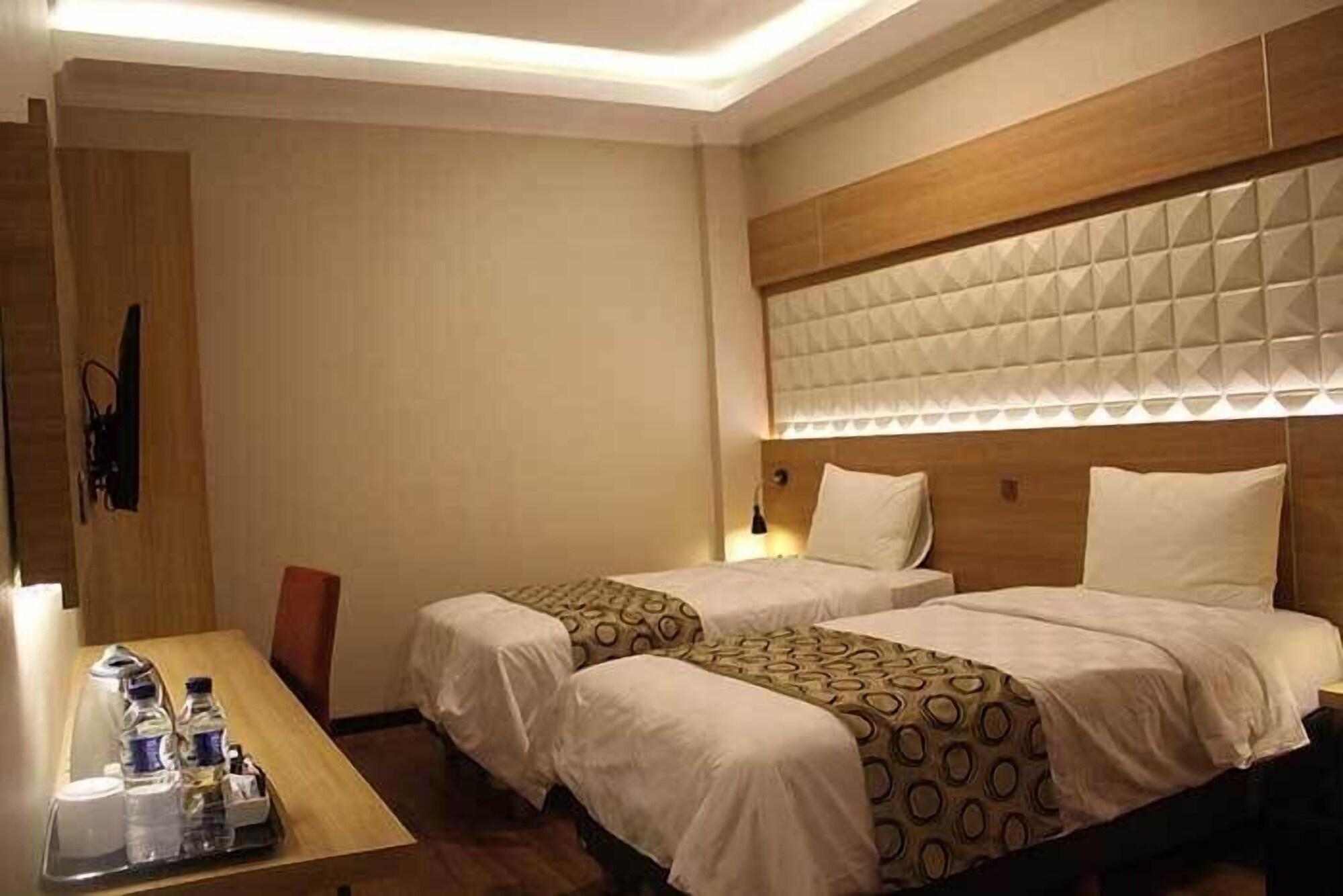 Fontana Hotel Джакарта Экстерьер фото